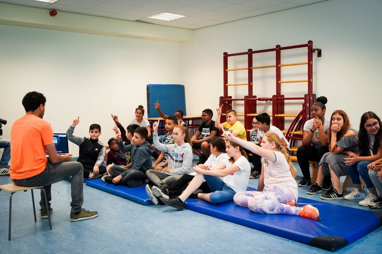 Touzani voor leerlingen van groep 7 en 8 van basisschool CBS Tamarinde in Zaandam